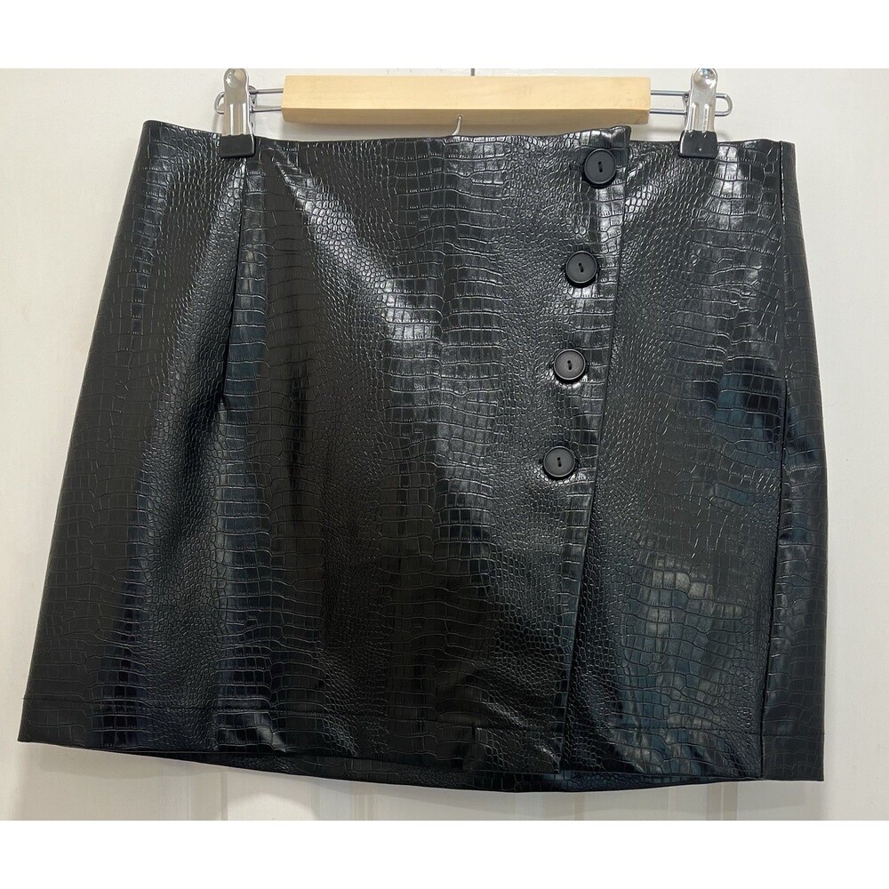 Commense Black Croc-Embossed Faux Leather Wrap Mini Skirt Size L
